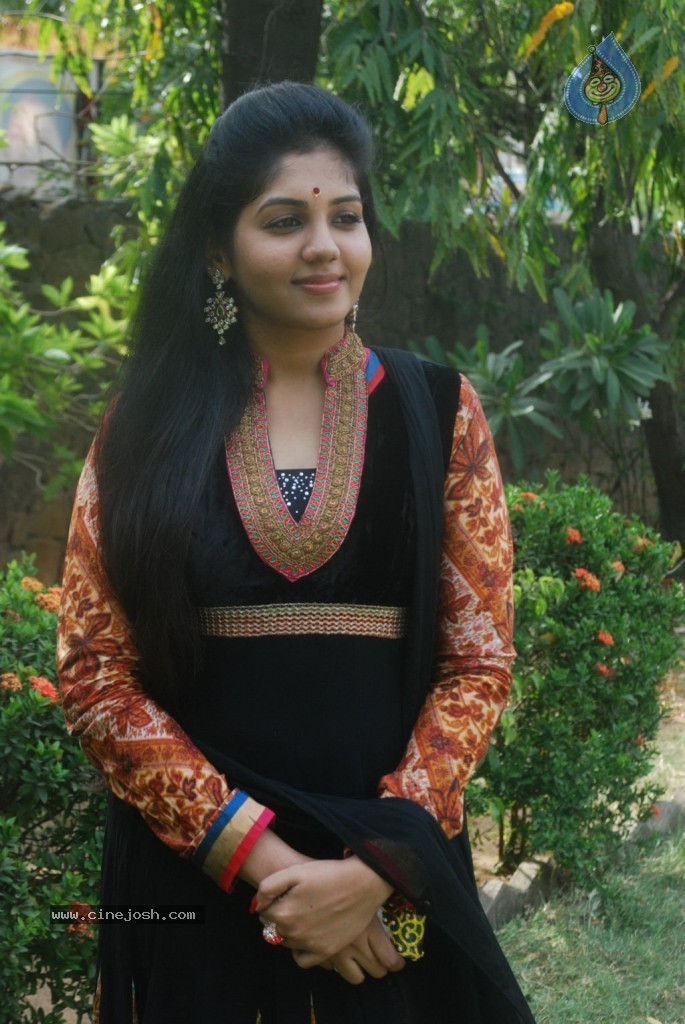 Ponmalai Pozhuthu Tamil Movie Stills - 118 / 151 photos