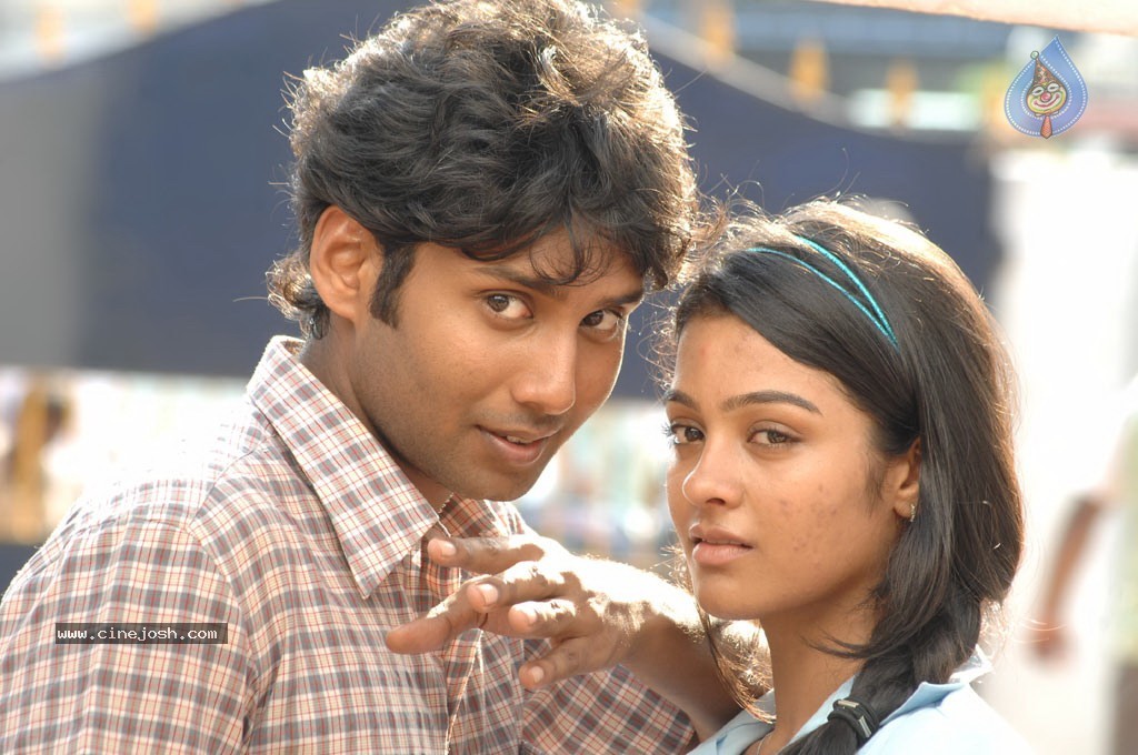 Ponmalai Pozhuthu Tamil Movie Stills - 136 / 151 photos