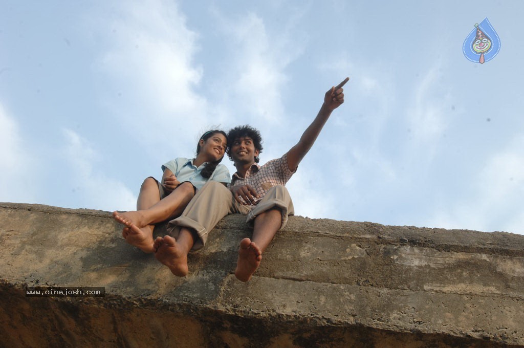 Ponmalai Pozhuthu Tamil Movie Stills - 147 / 151 photos