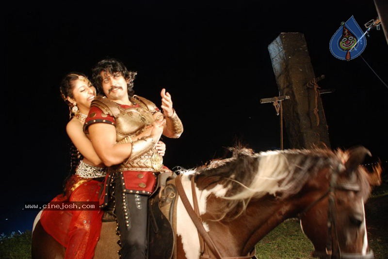 Ponnar Shankar Tamil Movie Stills - 26 / 52 photos