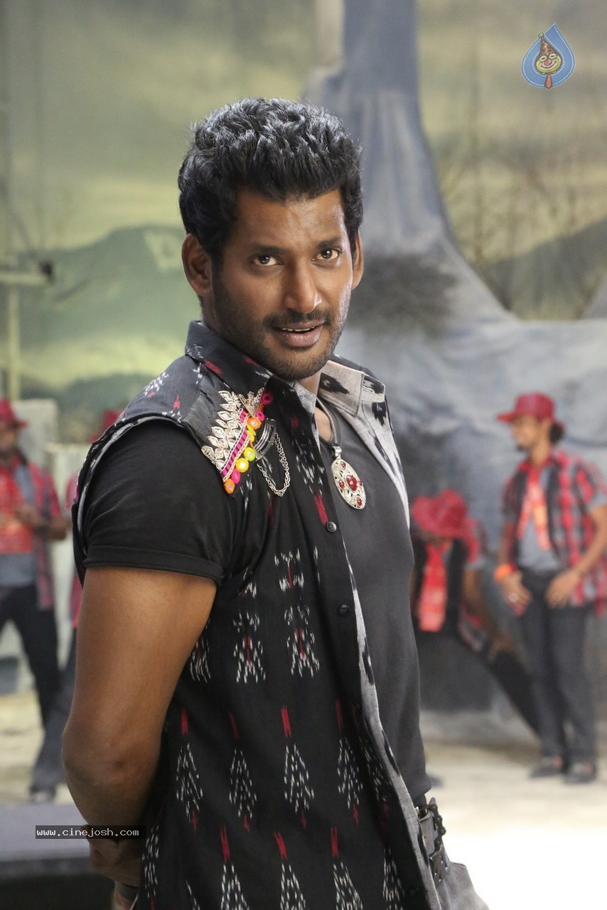 Pooja Movie Hot Stills - 2 / 28 photos