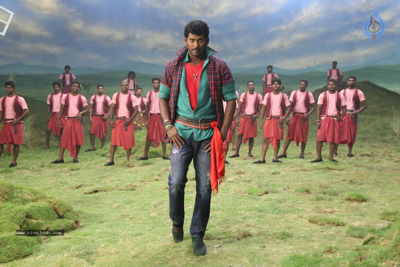 Pooja Movie Hot Stills - 14 / 28 photos