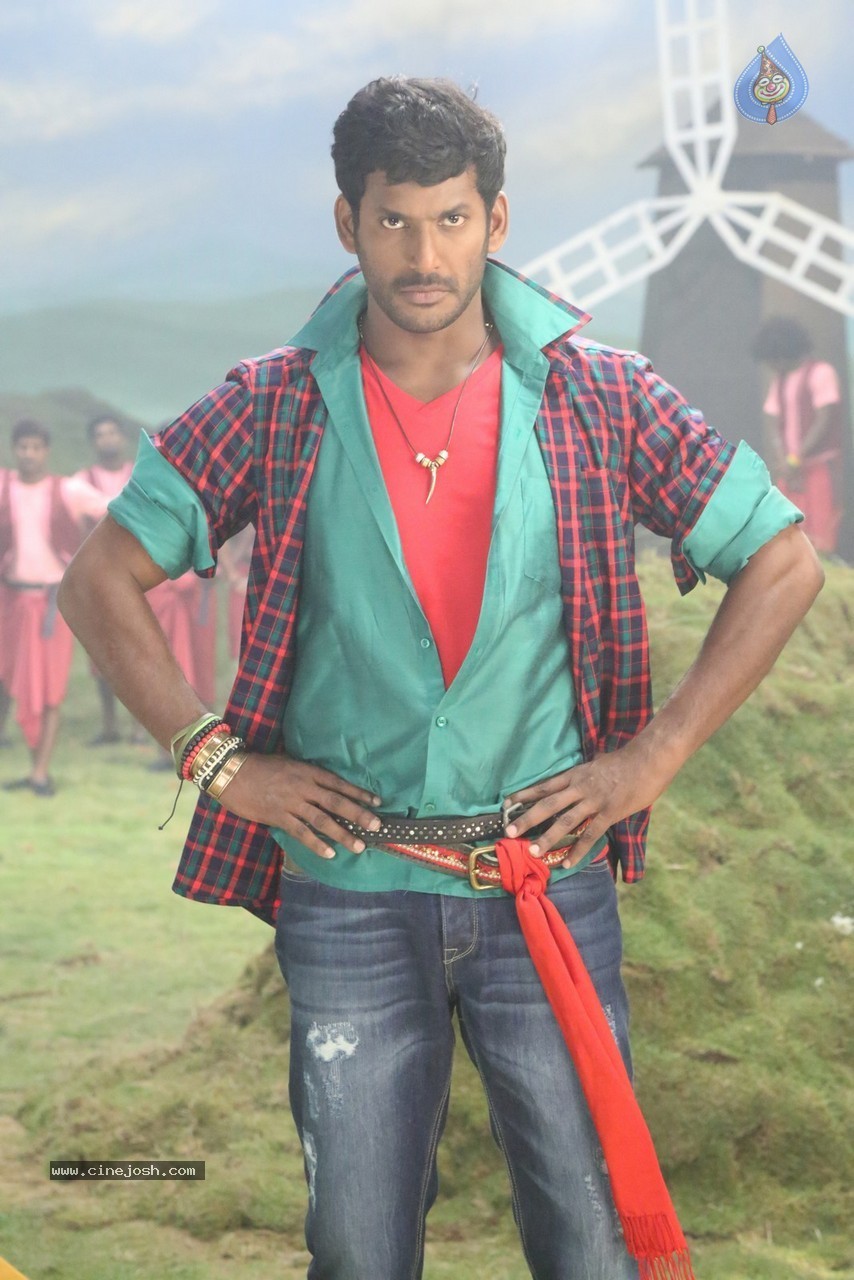 Pooja Movie Hot Stills - 19 / 28 photos