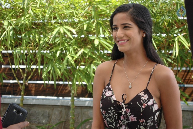 Poonam Pandey New Movie Photos - 18 / 42 photos