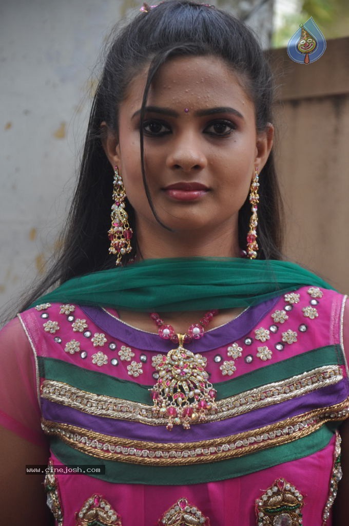 Poovampatti Tamil Movie Stills - 37 / 55 photos