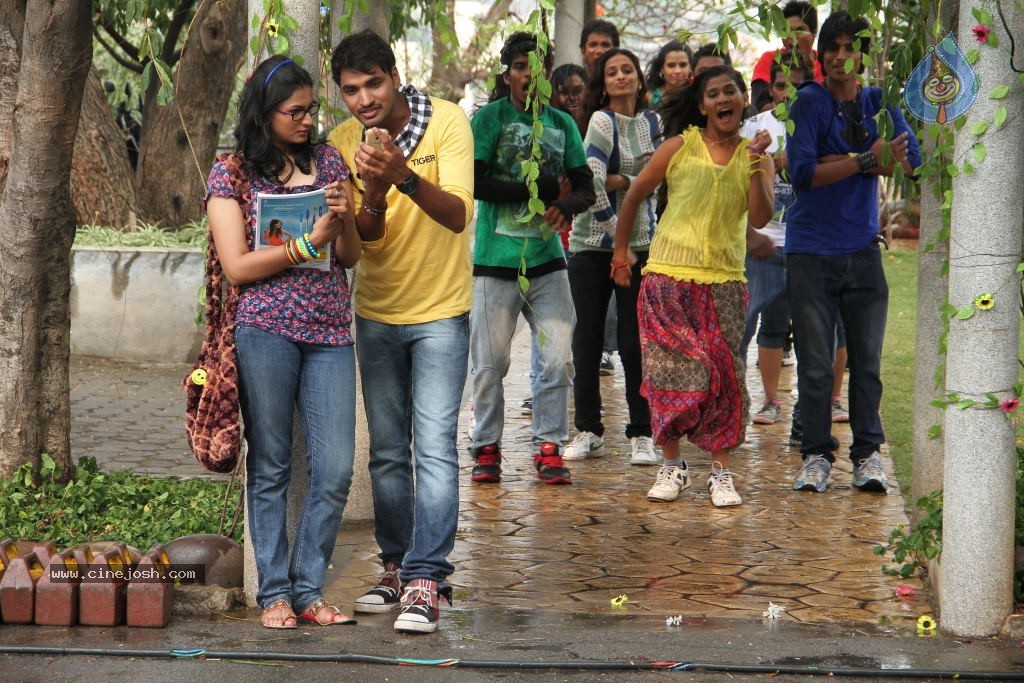 Pora Pove Movie New Stills - 27 / 43 photos