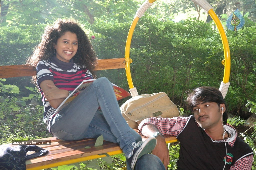 Pora Pove Movie New Stills - 36 / 43 photos