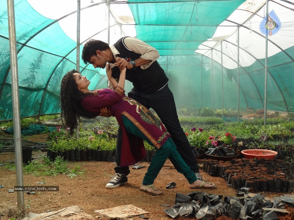 Pora Pove Movie Stills - 20 / 27 photos