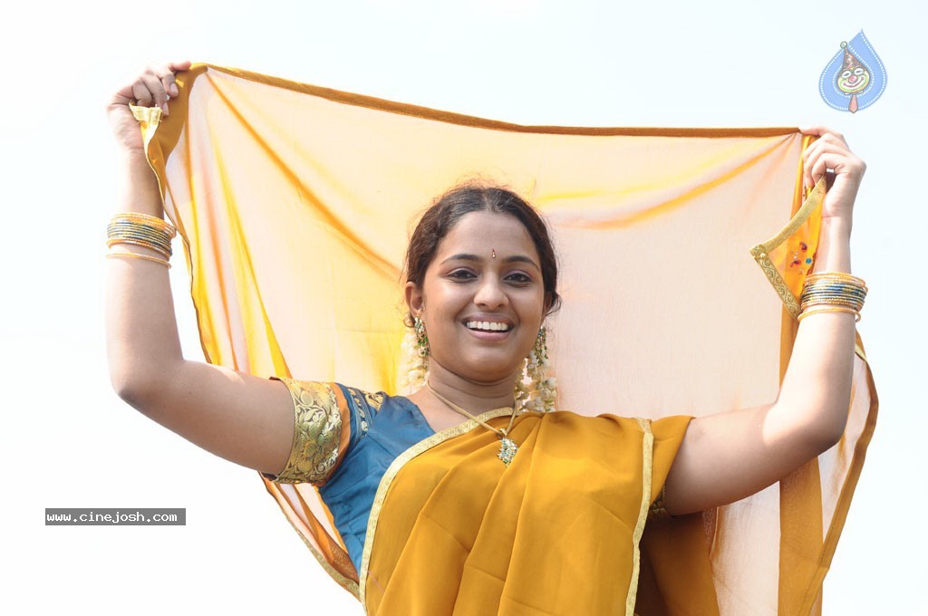 Porkodi Patham Vaguppu Tamil Movie Stills - 19 / 27 photos