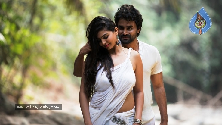 Poster Movie Stills - 10 / 12 photos