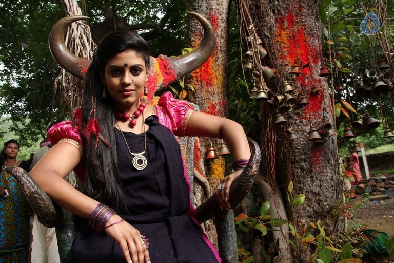 Pottu Tamil Movie Photos - 14 / 28 photos