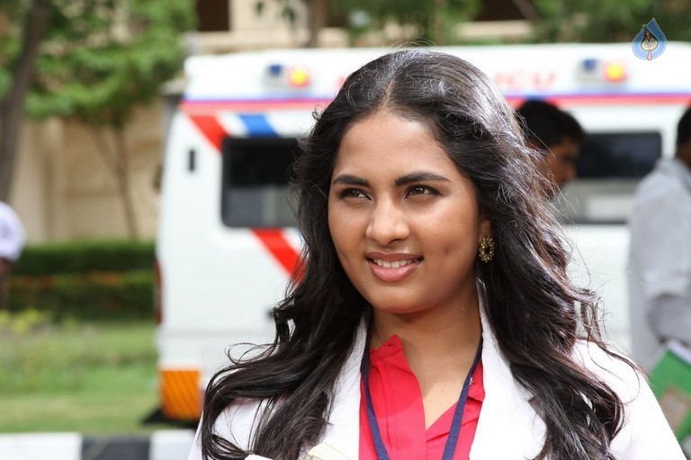 Pottu Tamil Movie Photos - 22 / 28 photos
