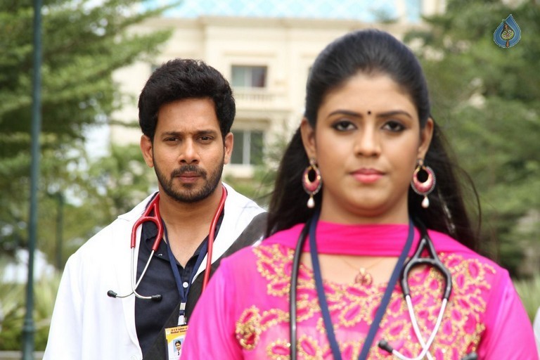 Pottu Tamil Movie Photos - 28 / 28 photos