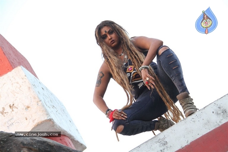 Pottu Tamil Movie Stills - 12 / 33 photos