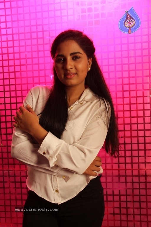 Pottu Tamil Movie Stills - 18 / 33 photos