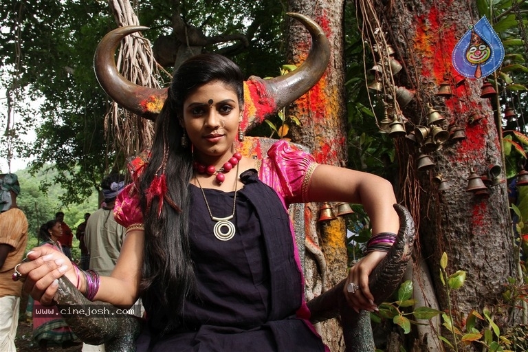 Pottu Tamil Movie Stills - 21 / 33 photos