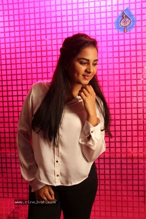 Pottu Tamil Movie Stills - 22 / 33 photos