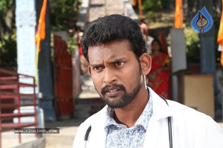 Pottu Tamil Movie Stills - 28 / 33 photos