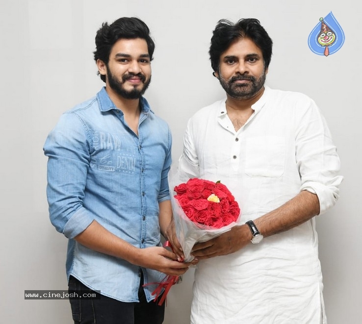 Powerstar  Wishes Neekosam Movie Team - 2 / 4 photos