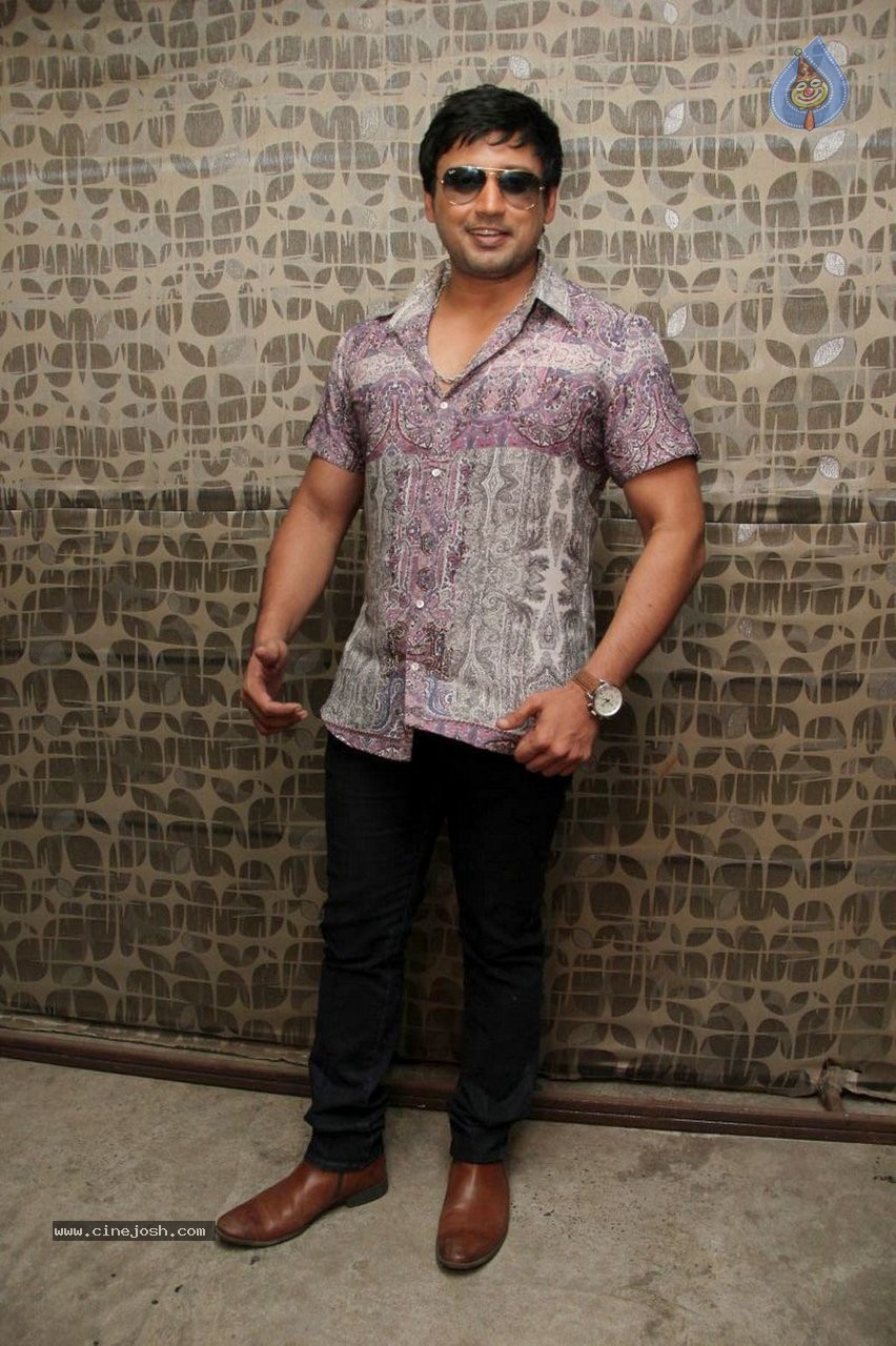 Prashanth Saahasam Tamil Movie Stills - 15 / 17 photos