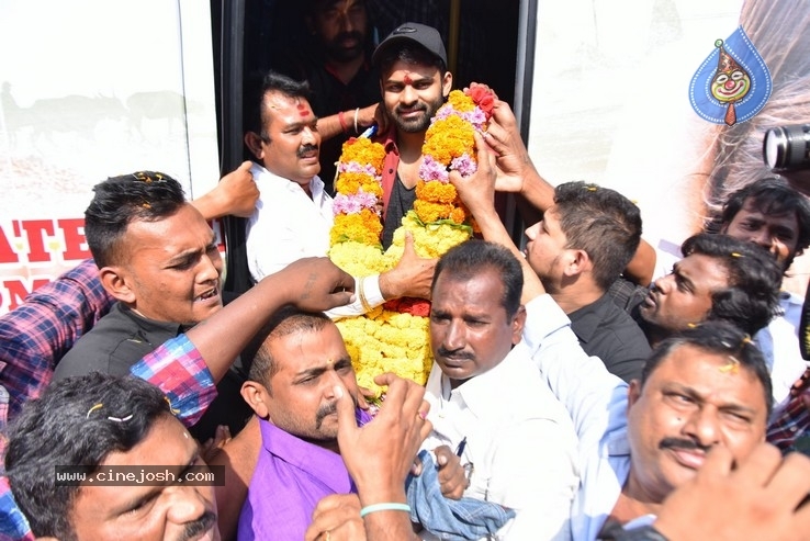 Prati Roju Pandaage Bus Tour Photos - 15 / 19 photos