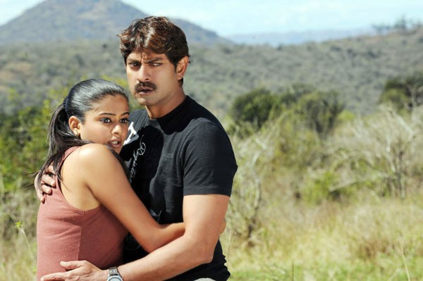 Pravarakyudu - Jagapathi Babu - 18 / 42 photos