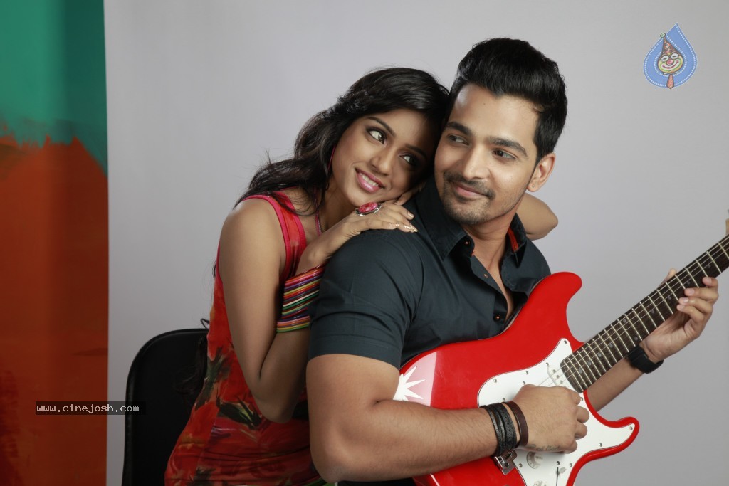 Prema Ishq Kadhal Movie New Photos - 24 / 30 photos