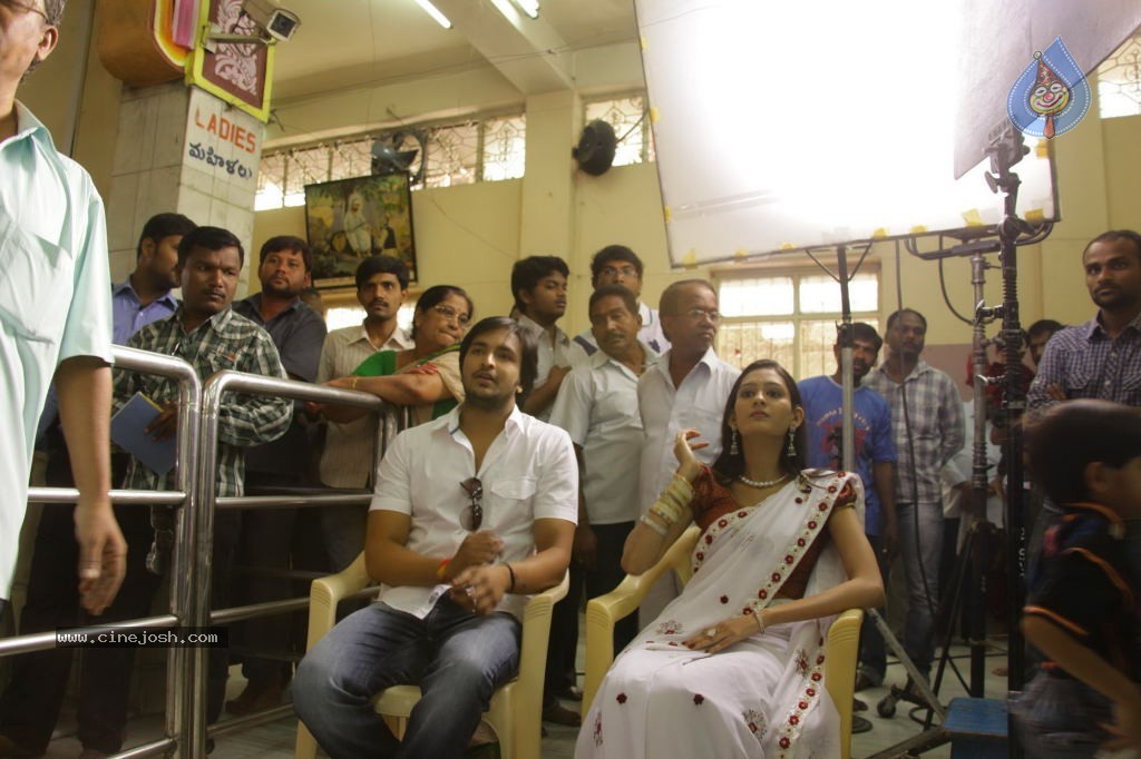 Premisthe Poye Kaalam Stills n Walls - 48 / 60 photos