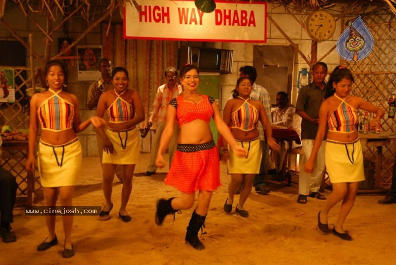 Priyamaina Anjali Movie Stills - 30 / 65 photos