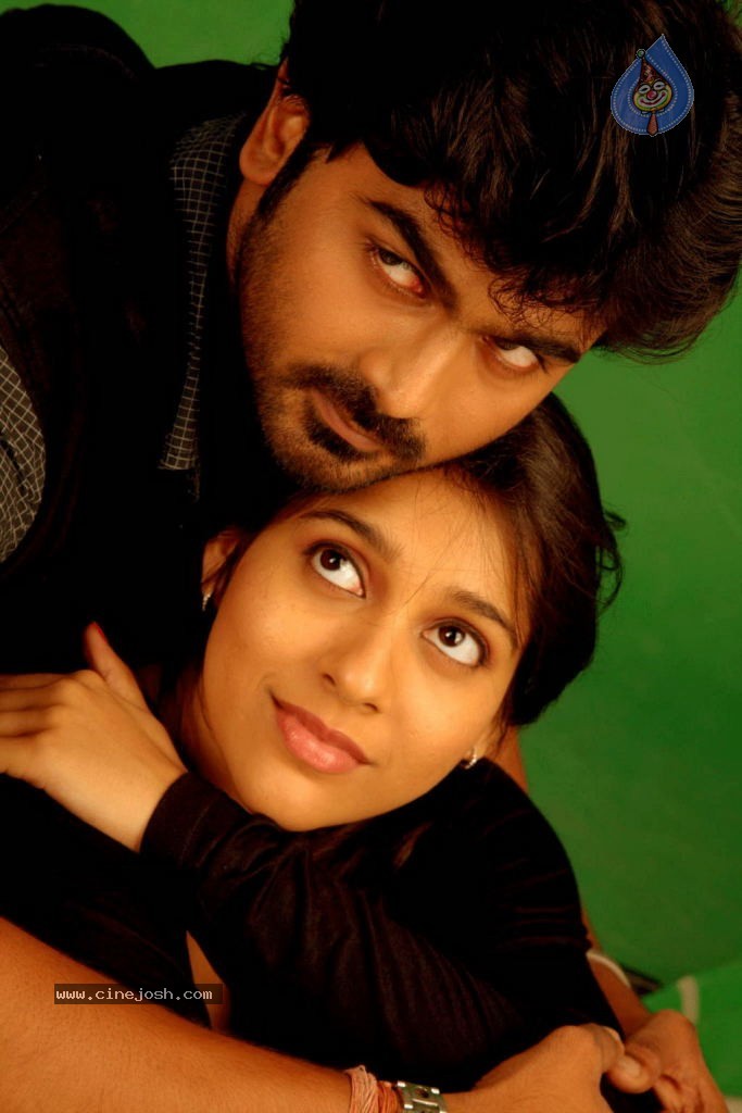 Priyamudan Priya Tamil Movie Stills - 20 / 111 photos