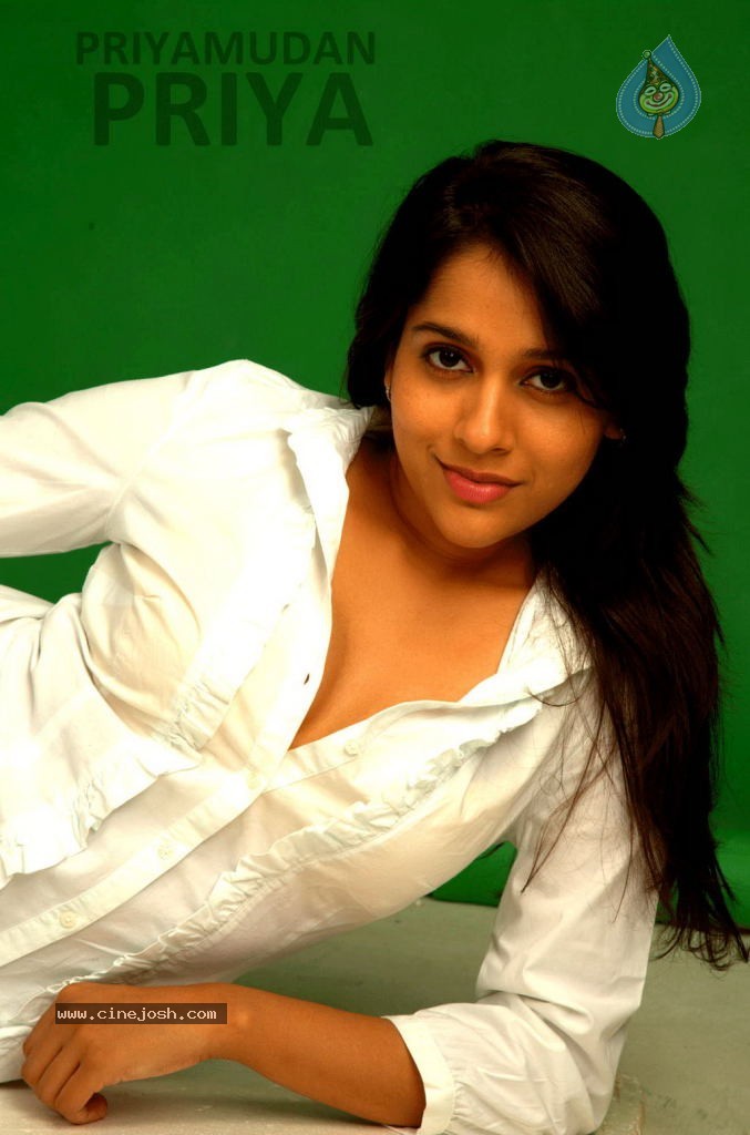 Priyamudan Priya Tamil Movie Stills - 26 / 111 photos