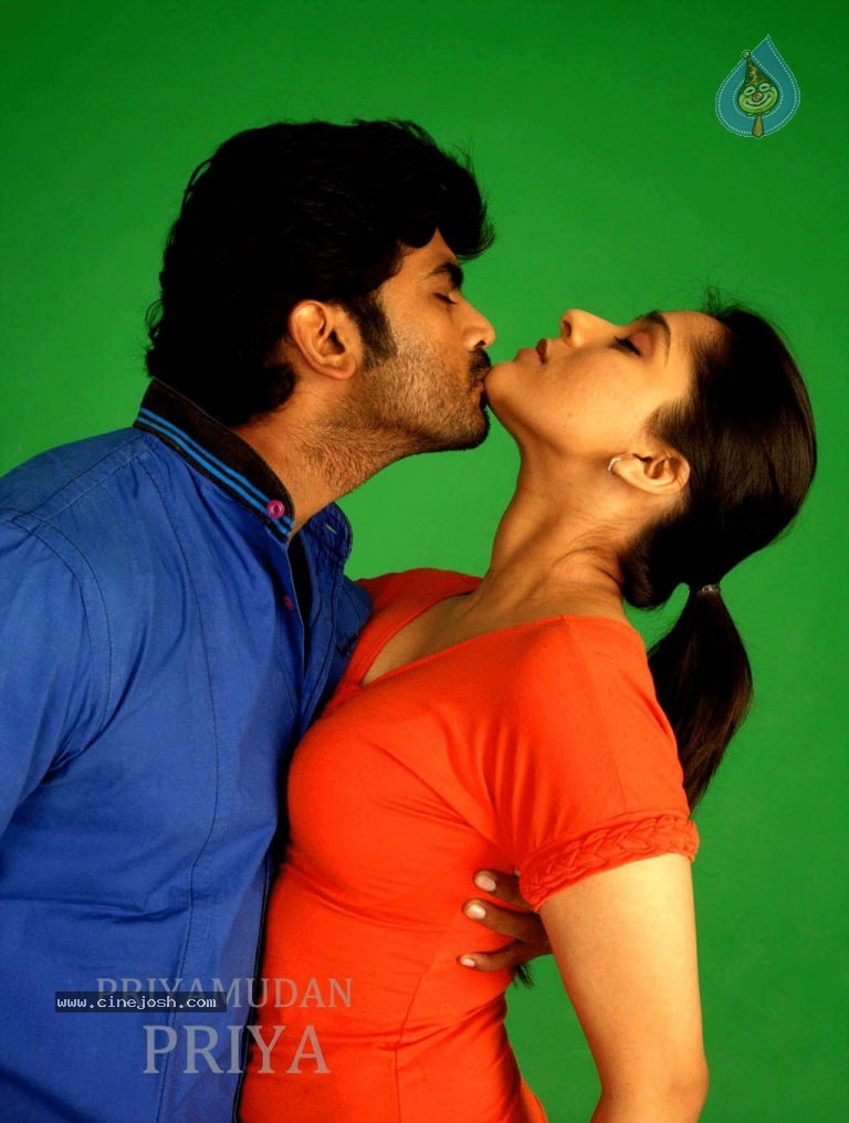 Priyamudan Priya Tamil Movie Stills - 55 / 111 photos