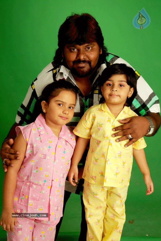 Priyamudan Priya Tamil Movie Stills - 57 / 111 photos