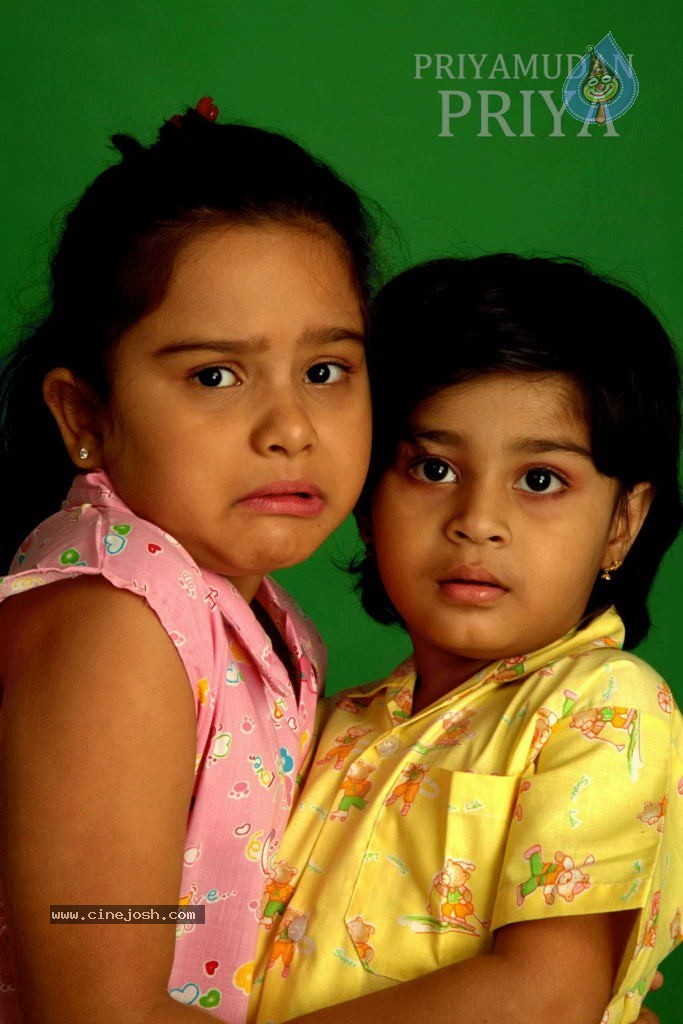 Priyamudan Priya Tamil Movie Stills - 66 / 111 photos