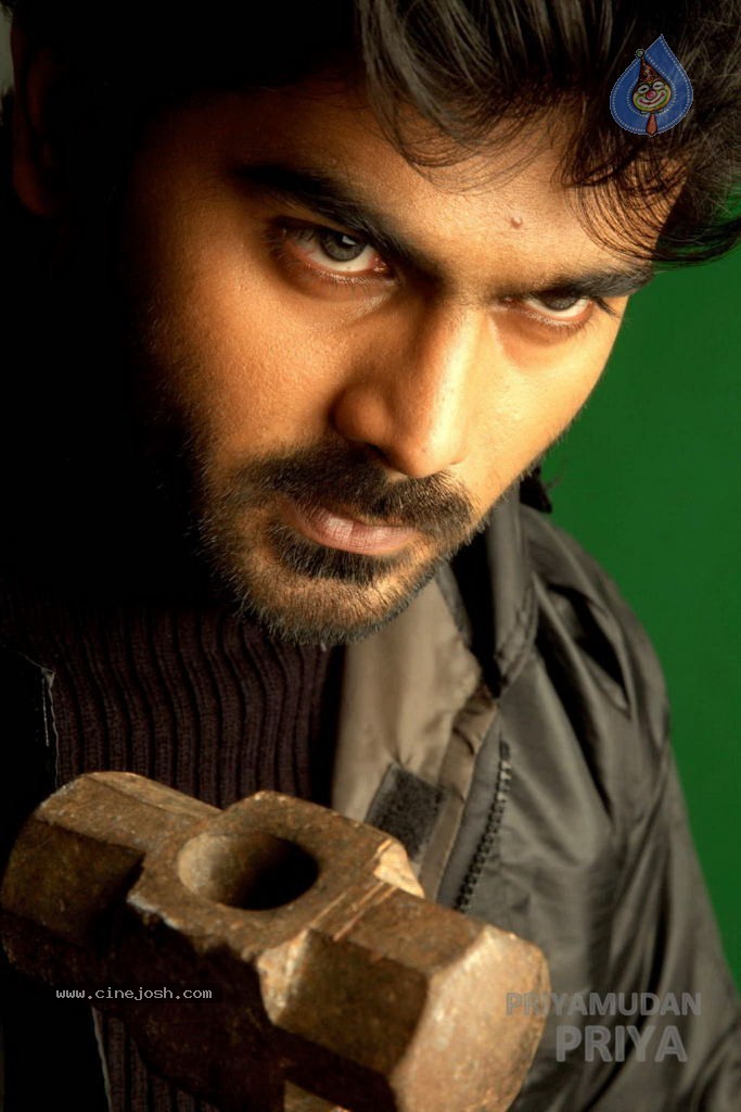 Priyamudan Priya Tamil Movie Stills - 69 / 111 photos