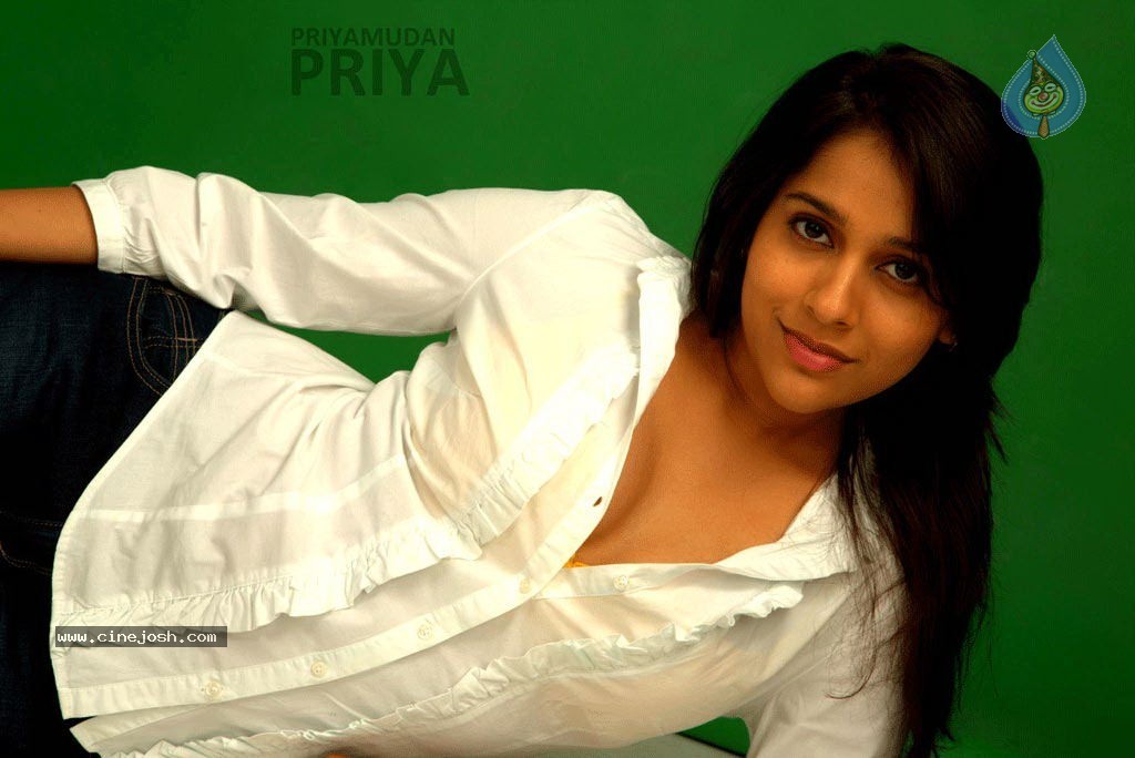 Priyamudan Priya Tamil Movie Stills - 84 / 111 photos