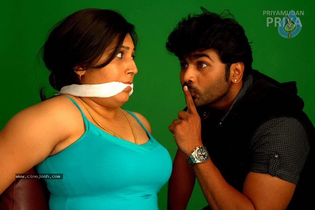 Priyamudan Priya Tamil Movie Stills - 89 / 111 photos