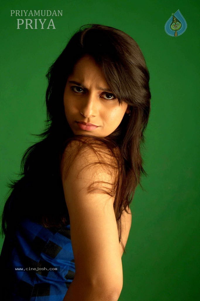 Priyamudan Priya Tamil Movie Stills - 103 / 111 photos