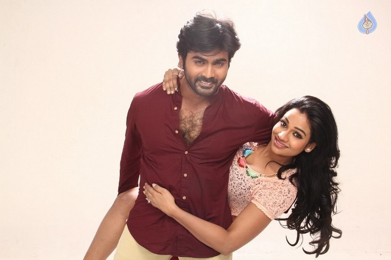 Priyamudan Priya Tamil Film Photos - 47 / 48 photos