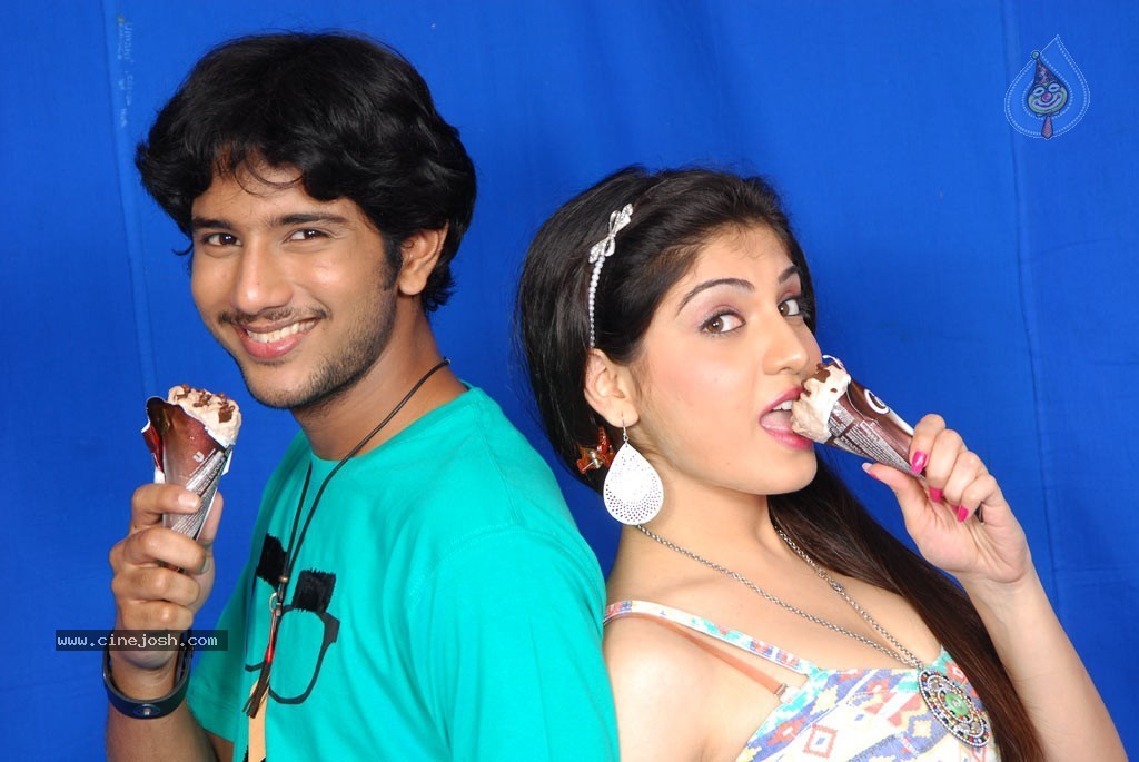 Pudhu Varusham Tamil Movie Stills - 23 / 61 photos