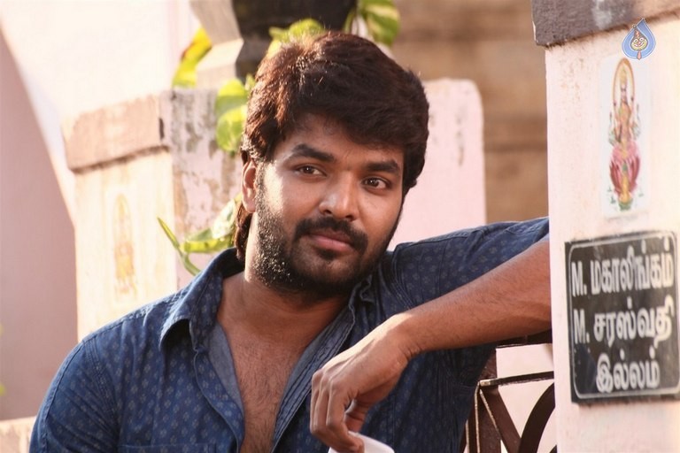Pugazh Tamil Film Photos - 14 / 30 photos