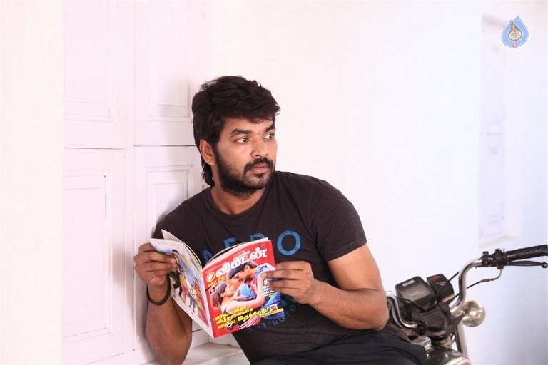 Pugazh Tamil Film Photos - 22 / 30 photos