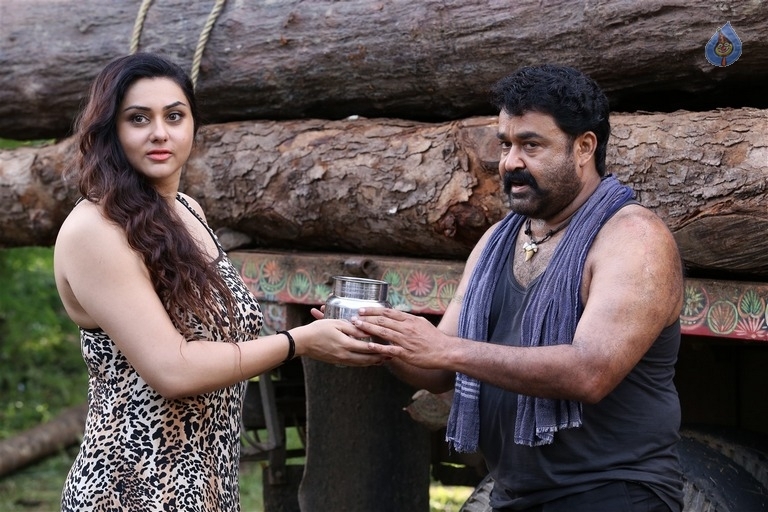 Pulimurugan Tamil Movie Photos - 6 / 47 photos