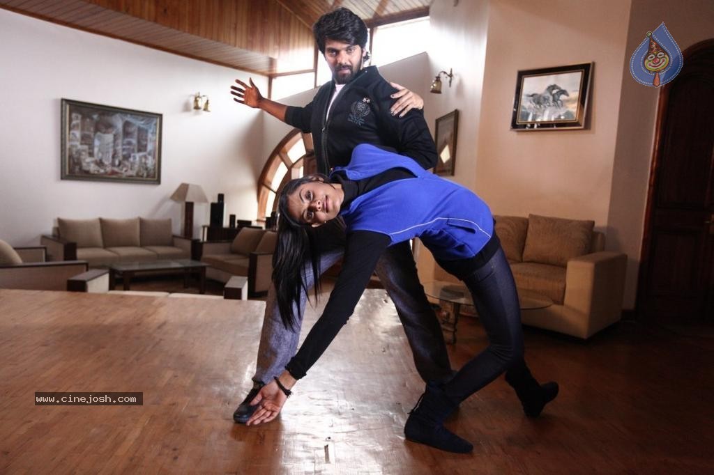 Karthika Stills in Purampokku Engira Podhuvudamai Tamil Movie  - 26 / 48 photos