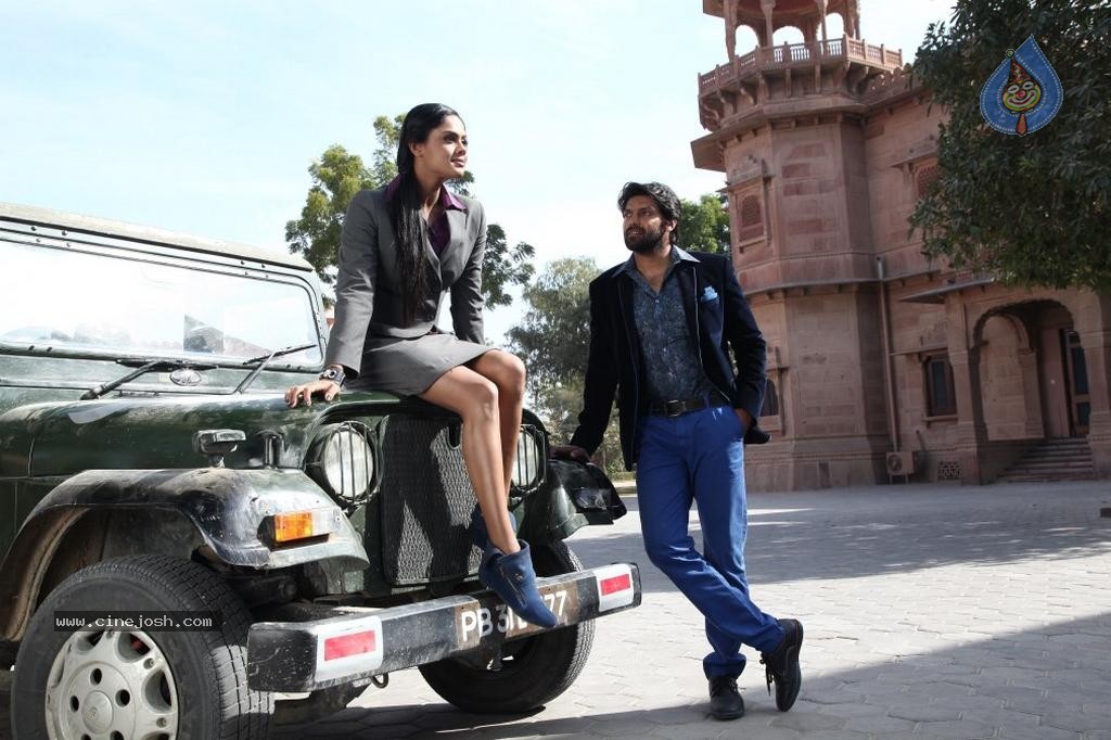 Karthika Stills in Purampokku Engira Podhuvudamai Tamil Movie  - 34 / 48 photos