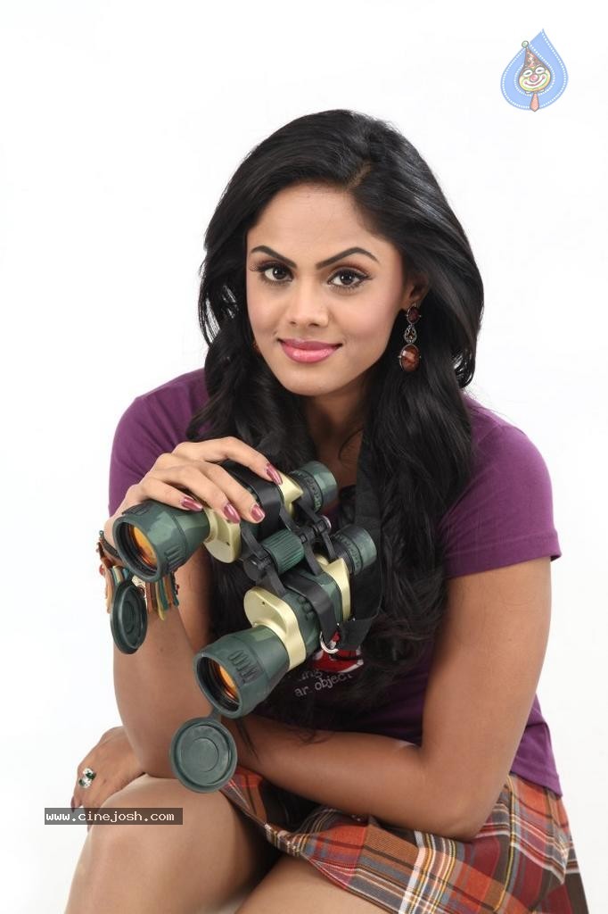 Karthika Stills in Purampokku Engira Podhuvudamai Tamil Movie  - 48 / 48 photos