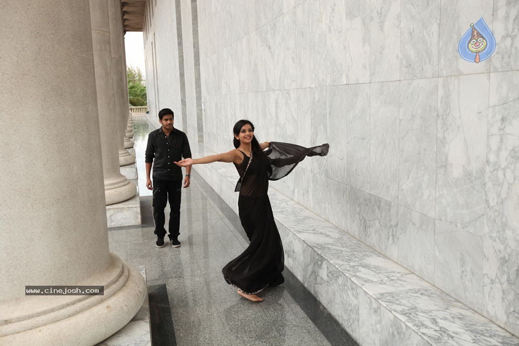 Puthagam Tamil Movie Stills - 37 / 114 photos