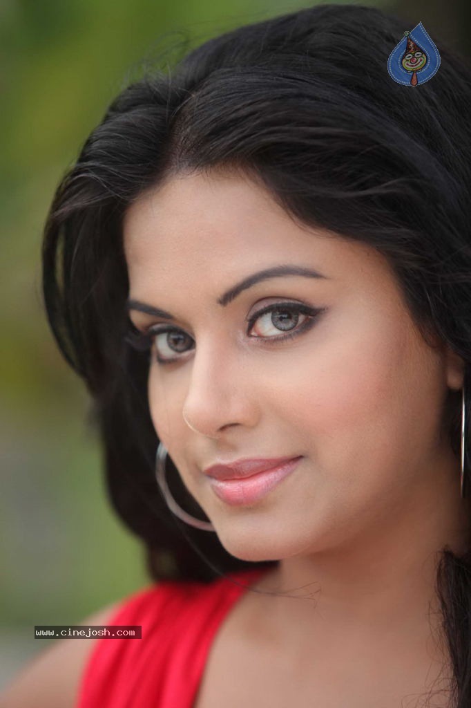 Puthagam Tamil Movie Stills - 55 / 114 photos