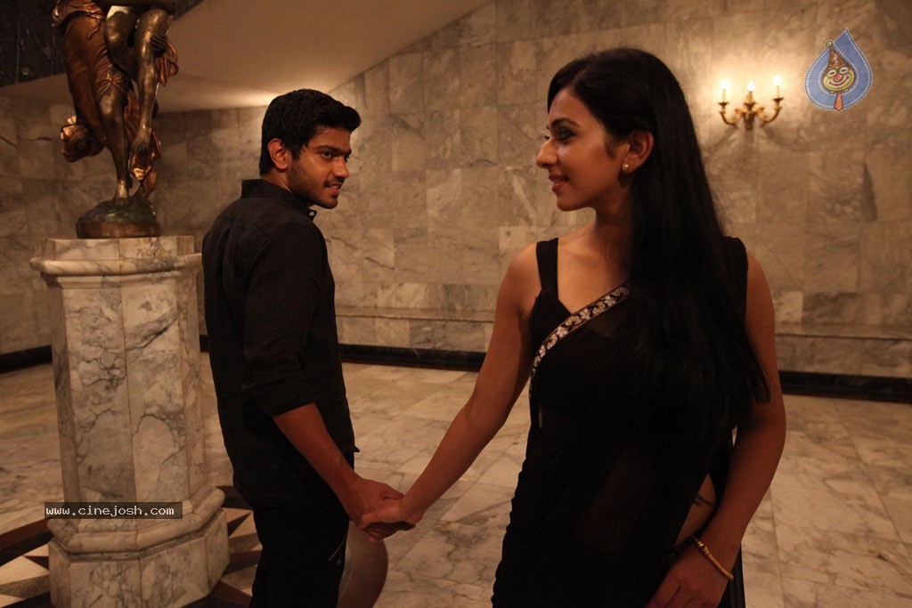 Puthagam Tamil Movie Stills - 80 / 114 photos