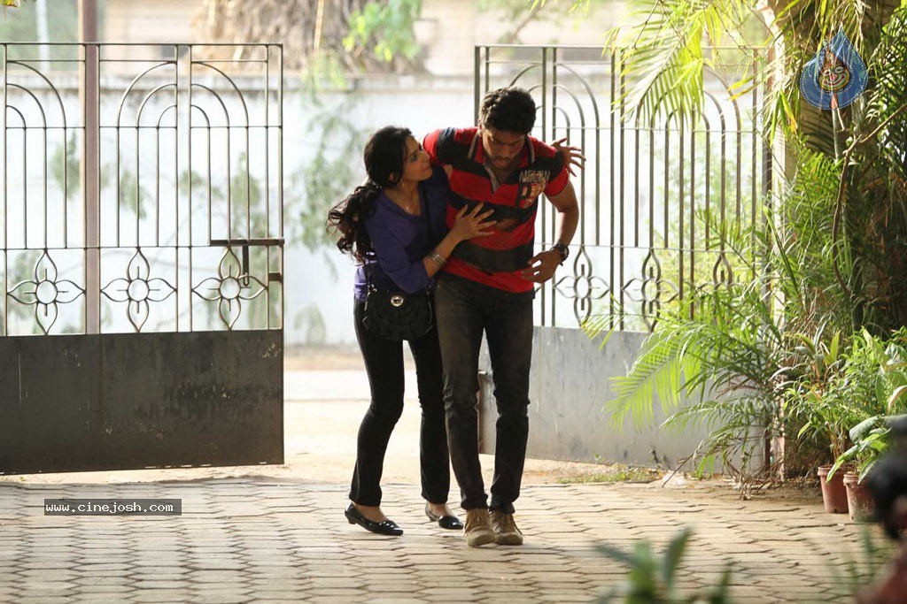 Puthagam Tamil Movie Stills - 82 / 114 photos